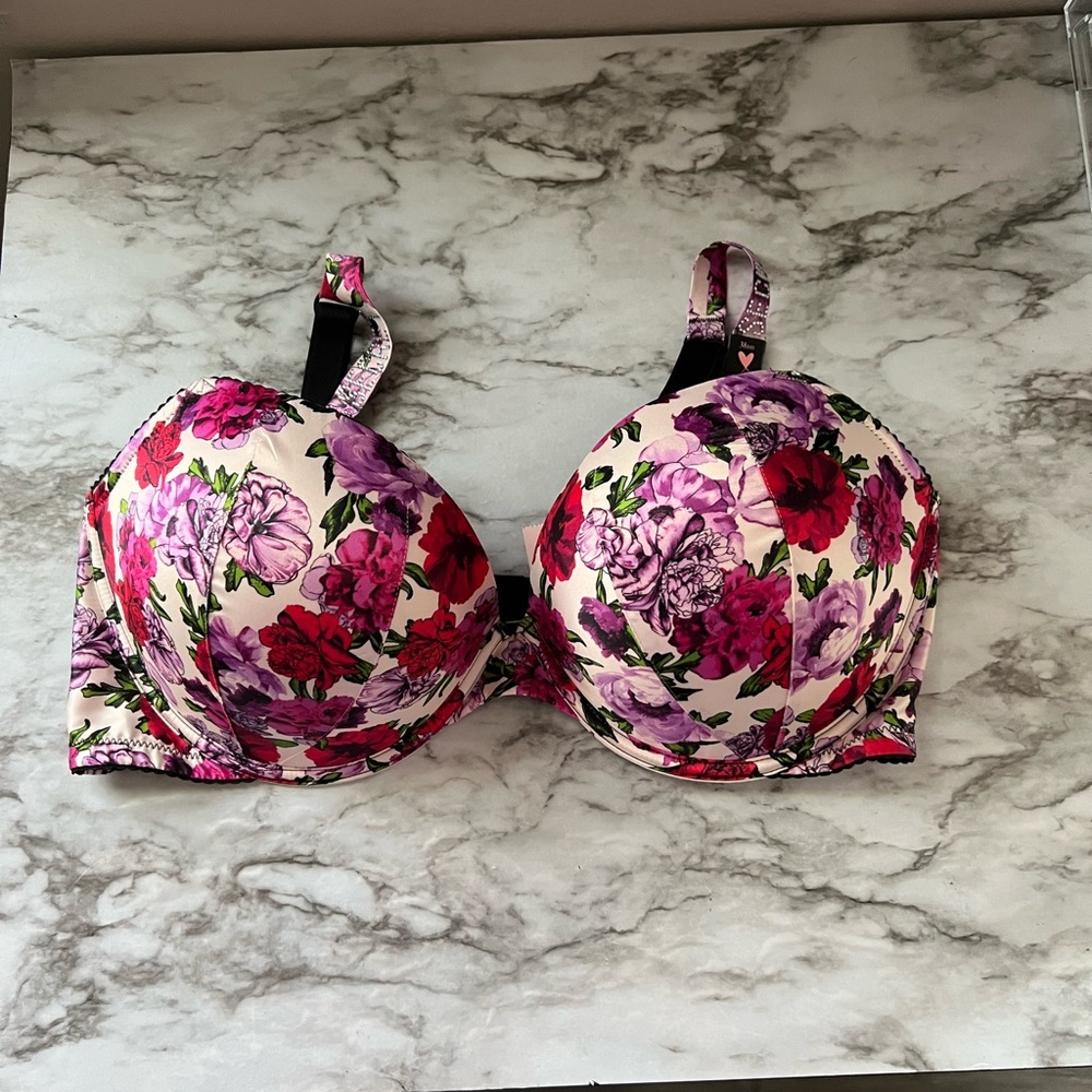 Victoria’s Secret Very Sexy Bling Strap Bra